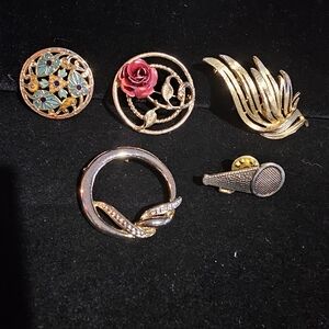 Lot of 5 vintage brooches